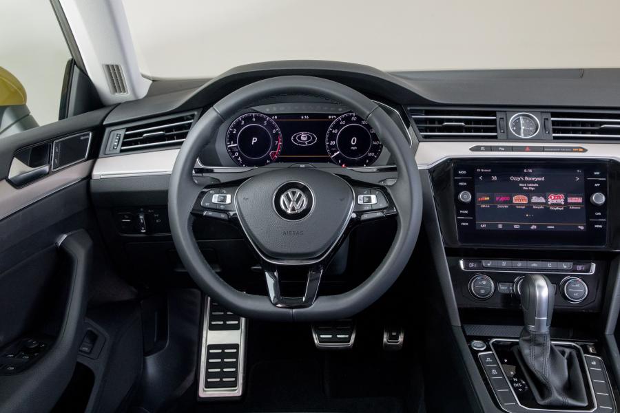 Панель приборов Volkswagen Arteon 4Motion 2018 года  (NA) (фото 3 из 41)